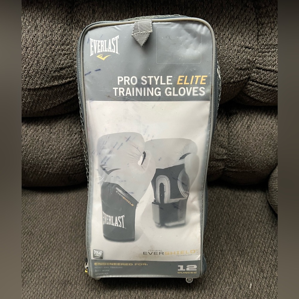 Everlast Pro Style Elite 12oz Training Boxing Gloves - White